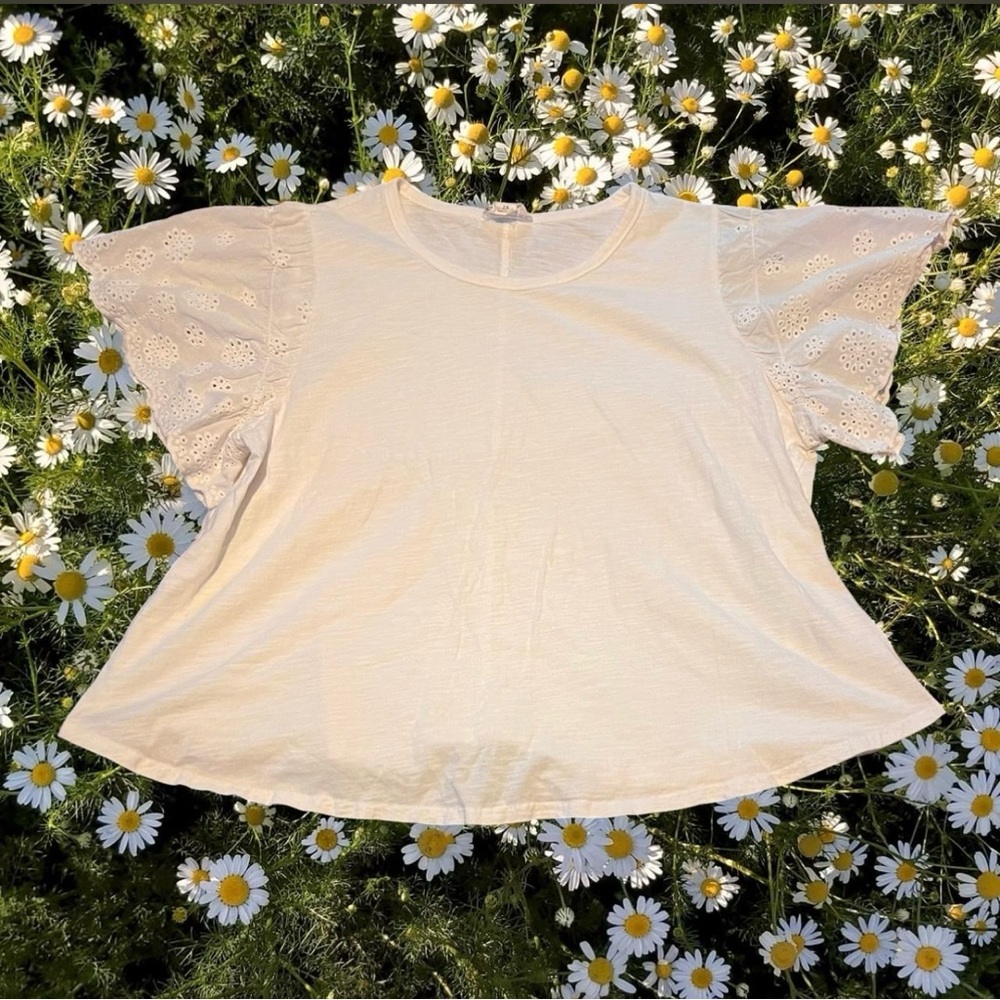 Loveriche Cream Eyelet Flutter Sleeve Tee Size XXL
